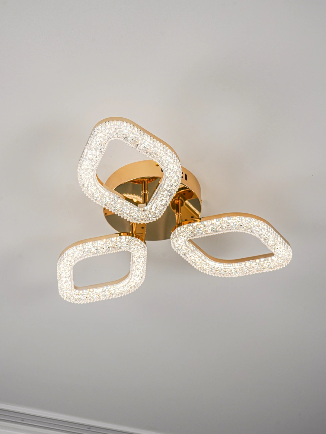 LED qandil,pult bilan,3 ta yoritish rejimi,kristalli,yotoqxona,zal,oshxona uchun