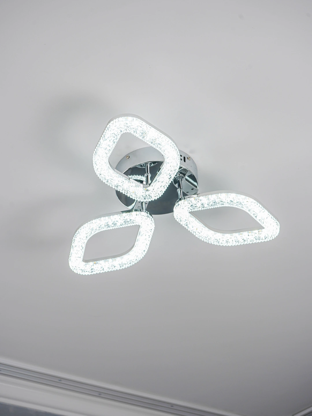 LED qandil,pult bilan,3 ta yoritish rejimi,kristalli,yotoqxona,zal,oshxona uchun