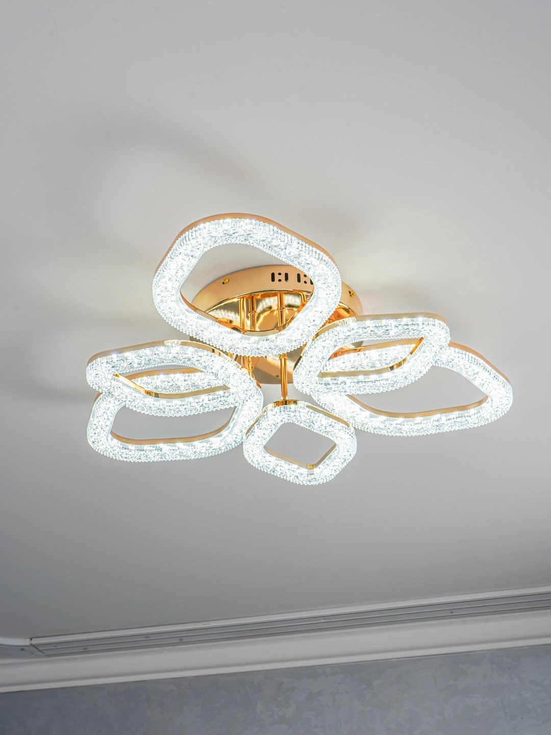 LED qandil,pult bilan,3 ta yoritish rejimi,kristalli,yotoqxona,zal,oshxona uchun