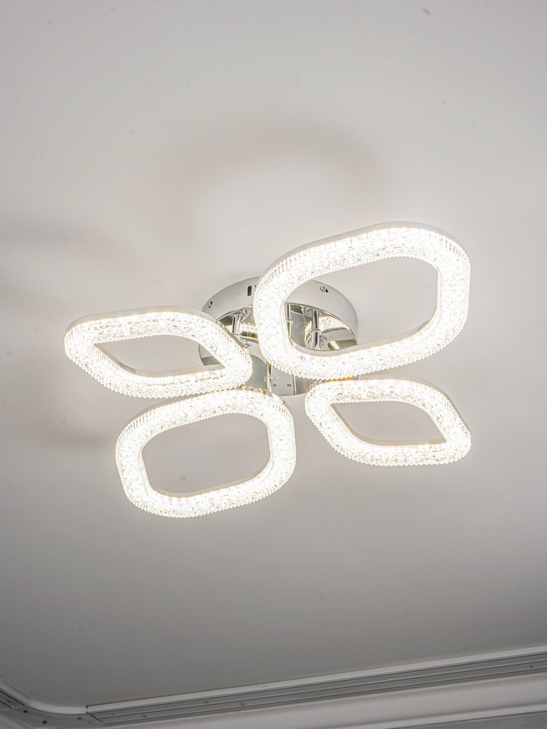 LED qandil,pult bilan,3 ta yoritish rejimi,kristalli,yotoqxona,zal,oshxona uchun