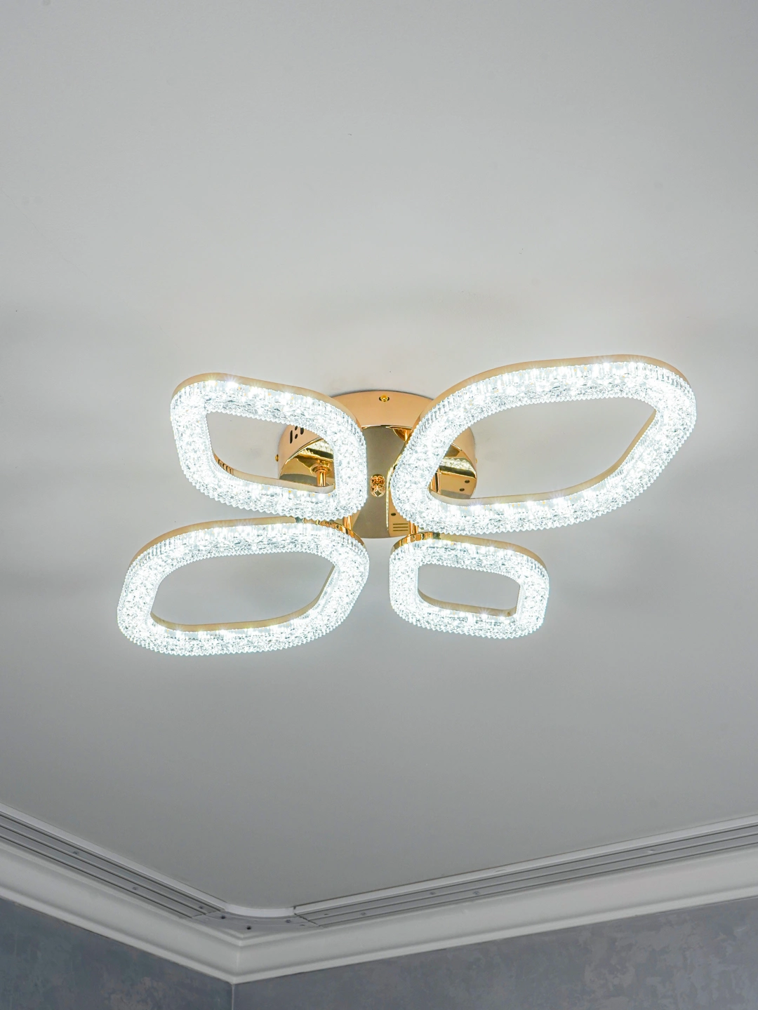 LED qandil,pult bilan,3 ta yoritish rejimi,kristalli,yotoqxona,zal,oshxona uchun