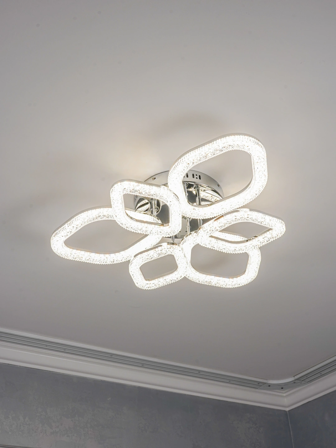 LED qandil,pult bilan,3 ta yoritish rejimi,kristalli,yotoqxona,zal,oshxona uchun