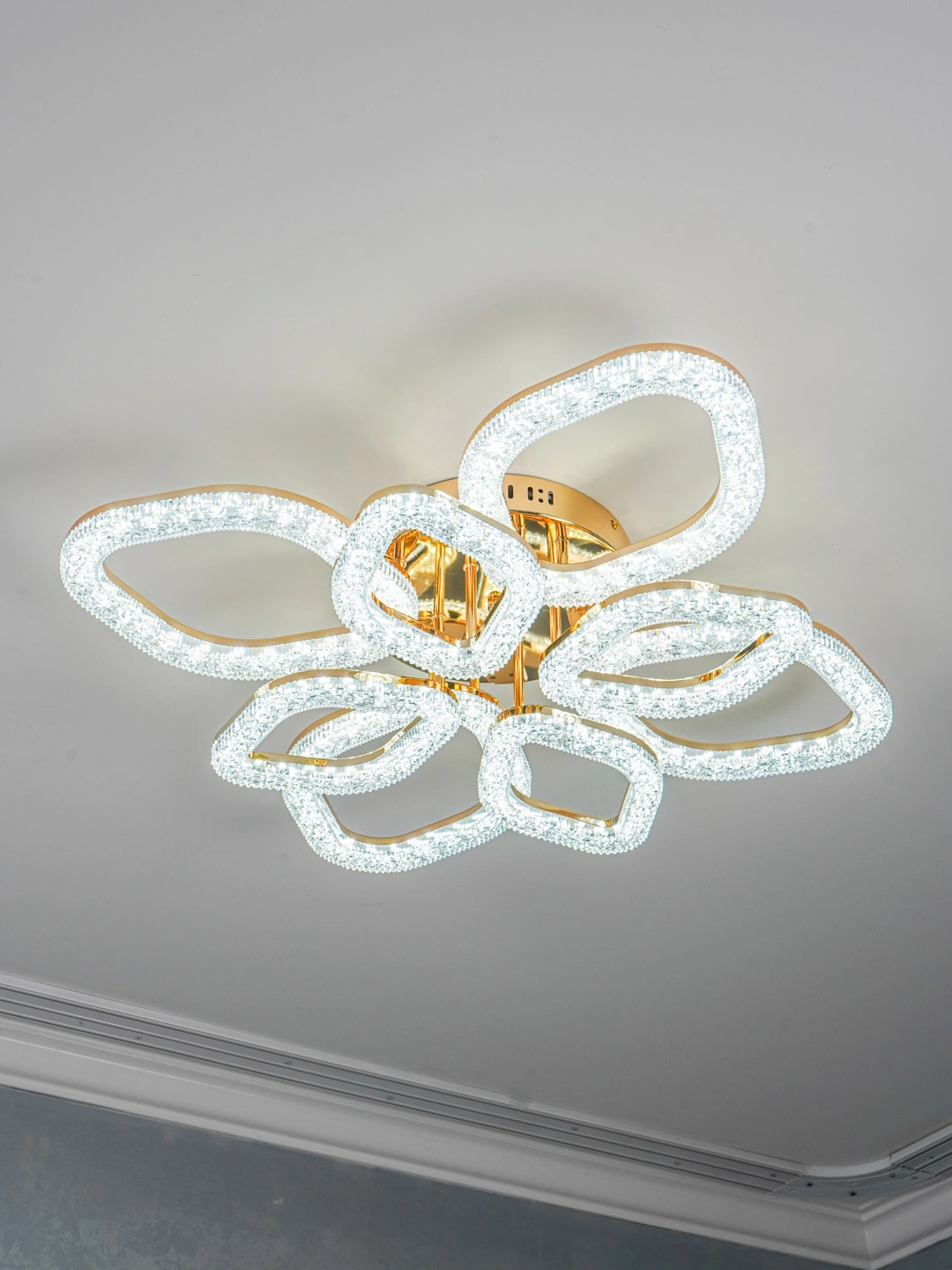 LED qandil,pult bilan,3 ta yoritish rejimi,kristalli,yotoqxona,zal,oshxona uchun