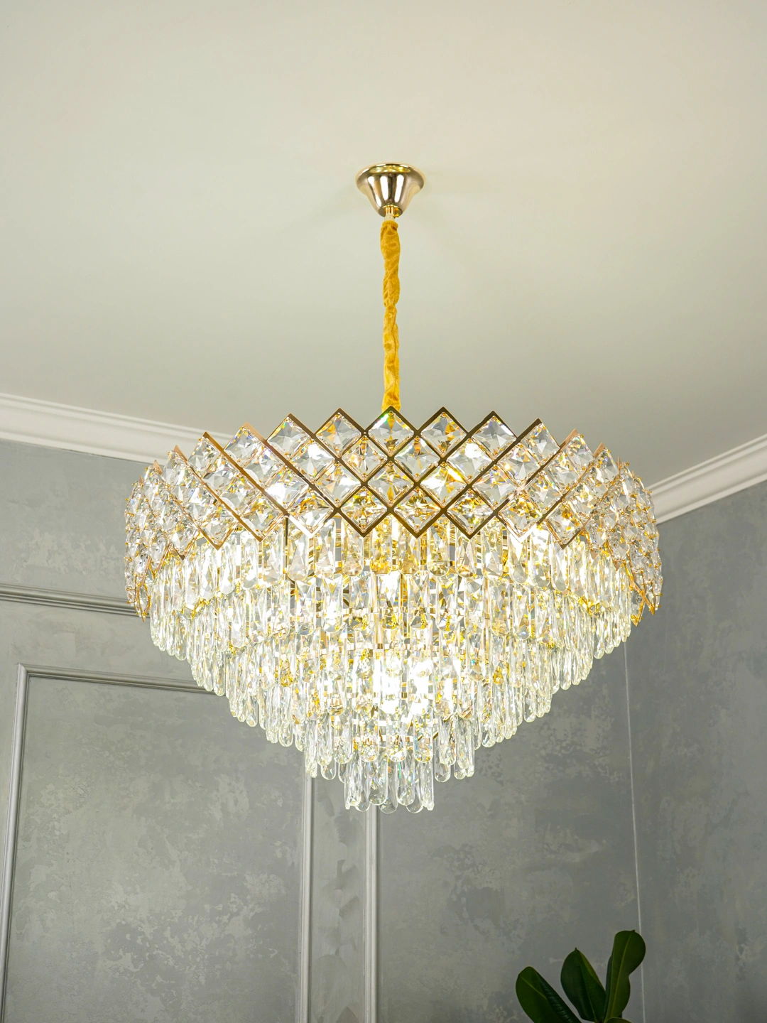 Qandil, K9 kristal toshli, 2 xil ranga, 2 xil razmer, balandlik sozlanishi, lampa turi E14