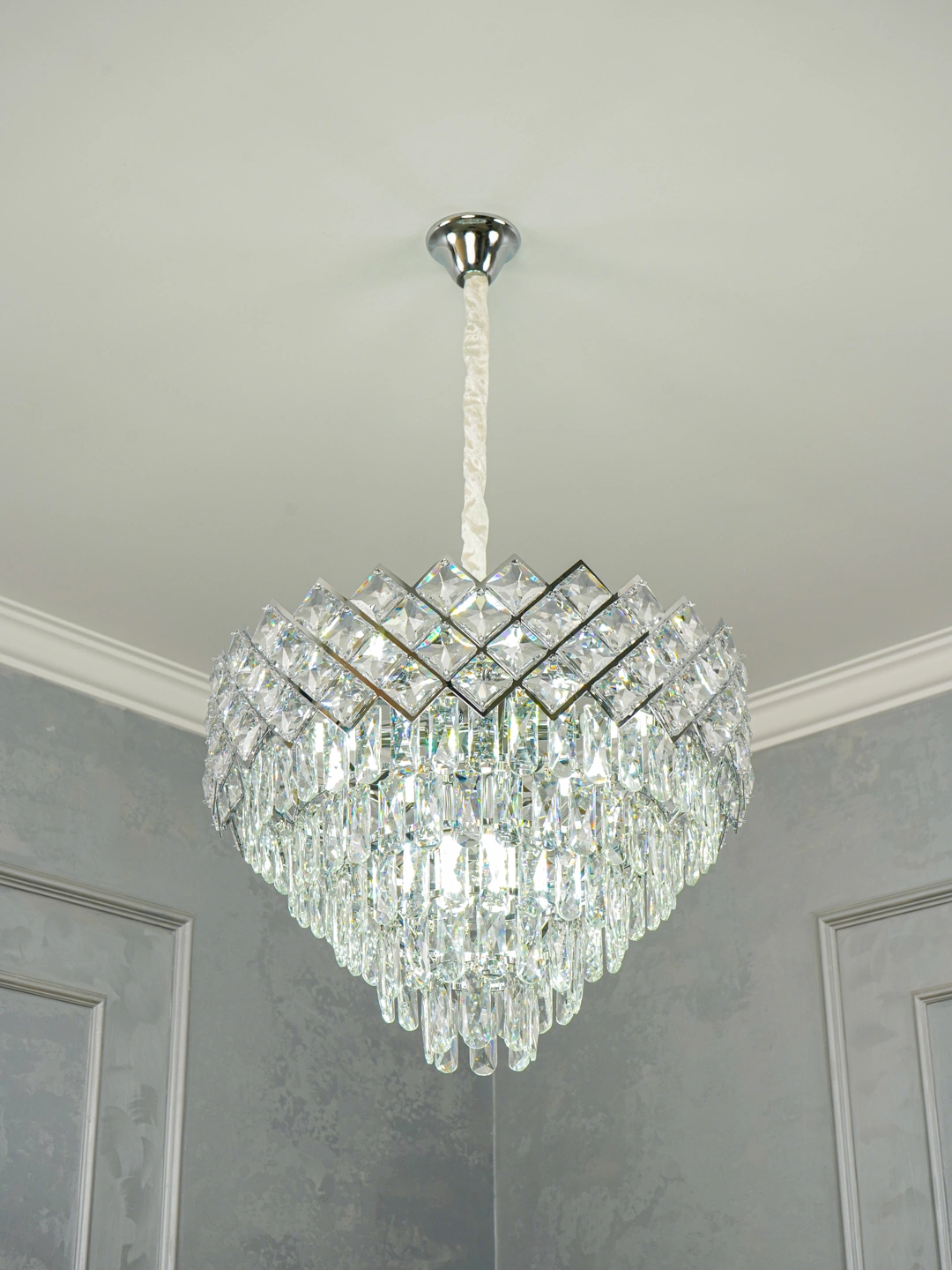 Qandil, K9 kristal toshli, 2 xil ranga, 2 xil razmer, balandlik sozlanishi, lampa turi E14