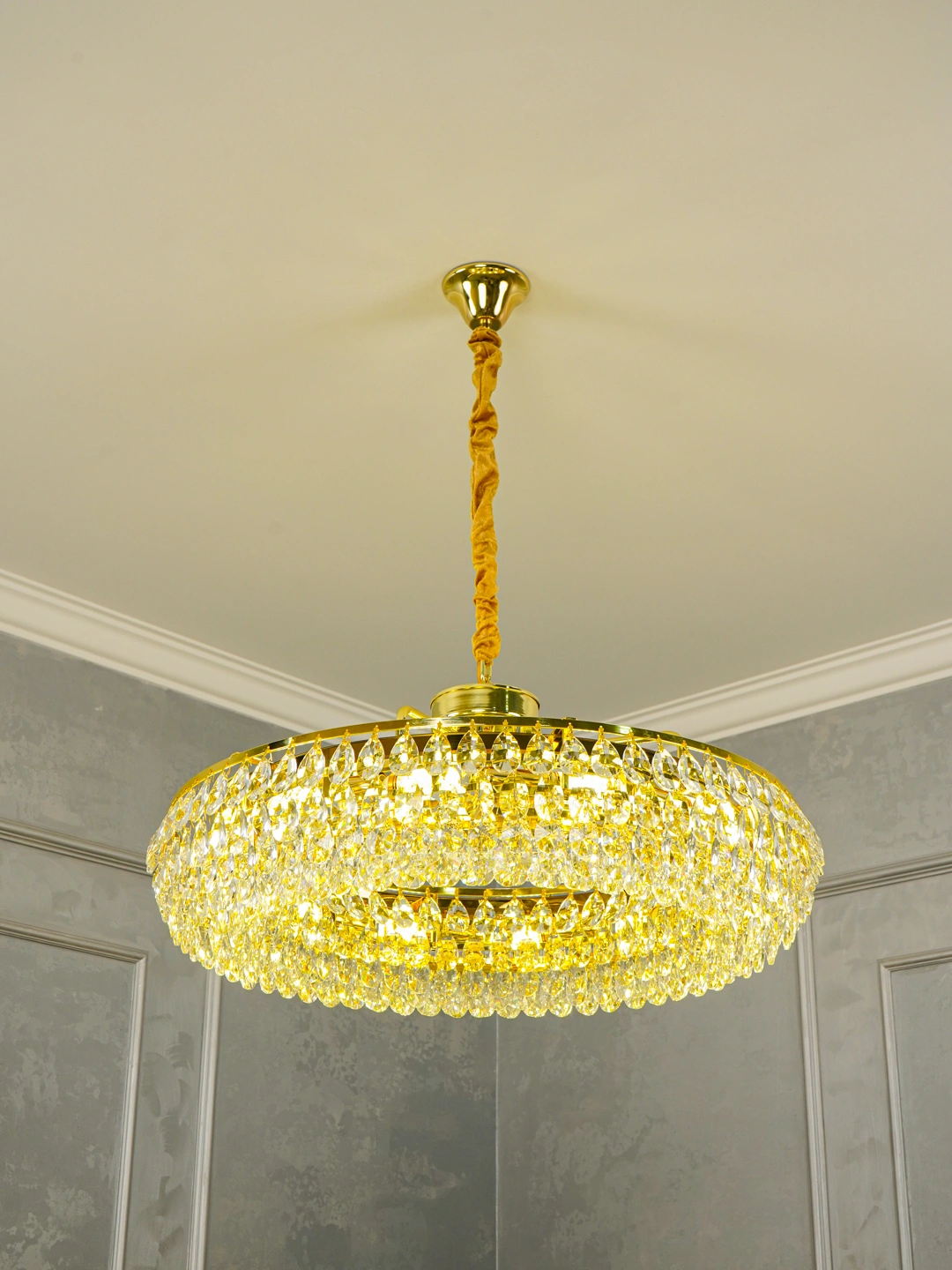 Osma qandil,kristall,balandligi sozlanadigan,2 xil shaklda:dumaloq va oval, asos turi E14