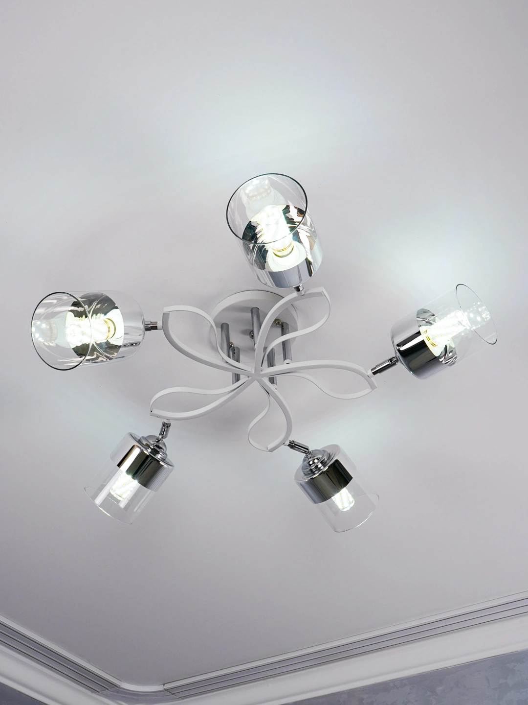 Lyustra plafonlik, 2, 3, 5 patrondan iborat, metall korpusli