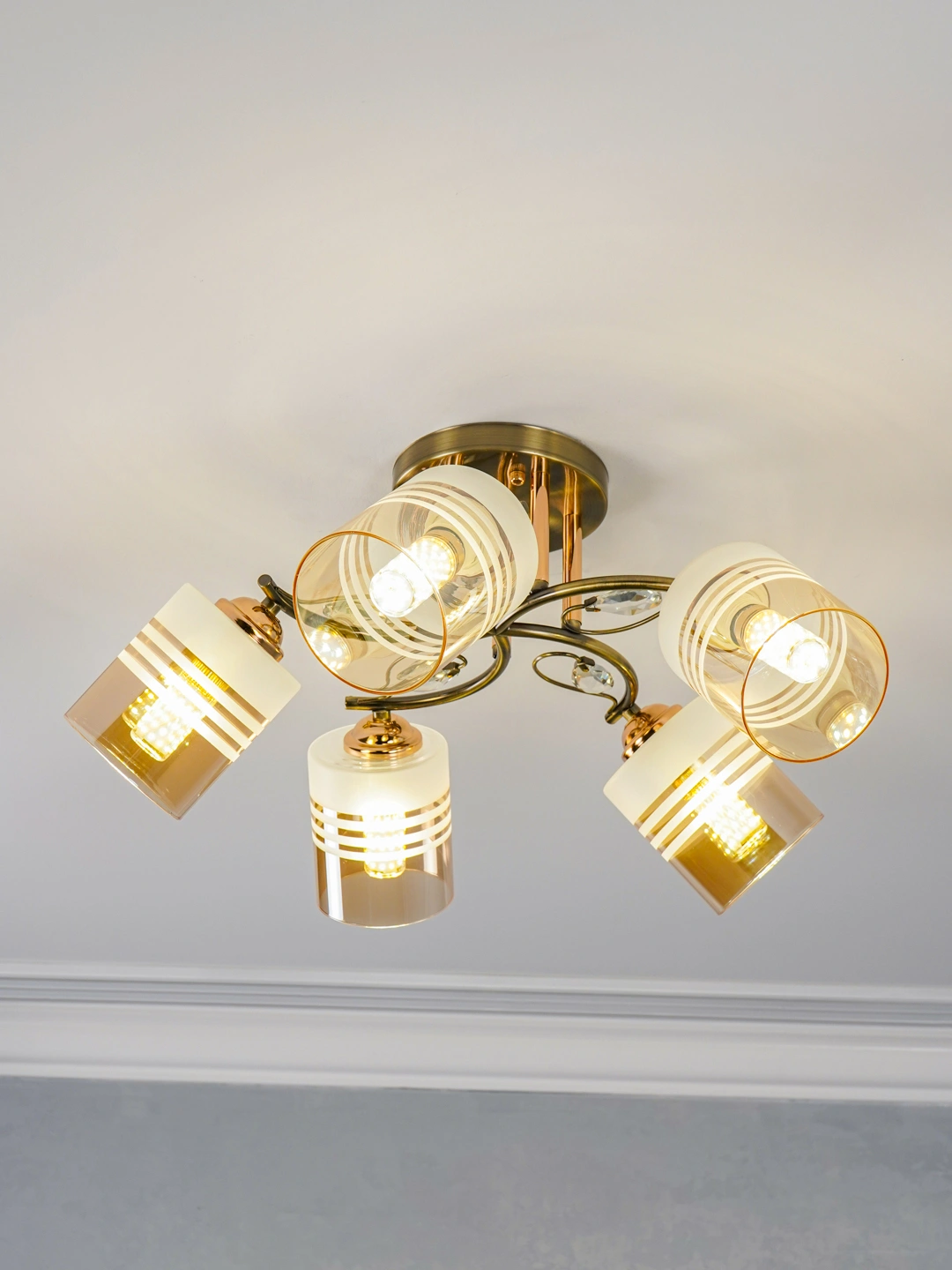 Qandil :3 o'lchamli, oshxona, yotoqxona, ofis uchun, koridor, shisha va metall lyustra